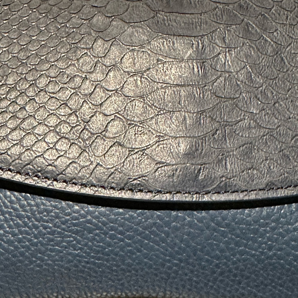 Beautiful NWOT Banana Republic navy blue clutch - Picture 2 of 10